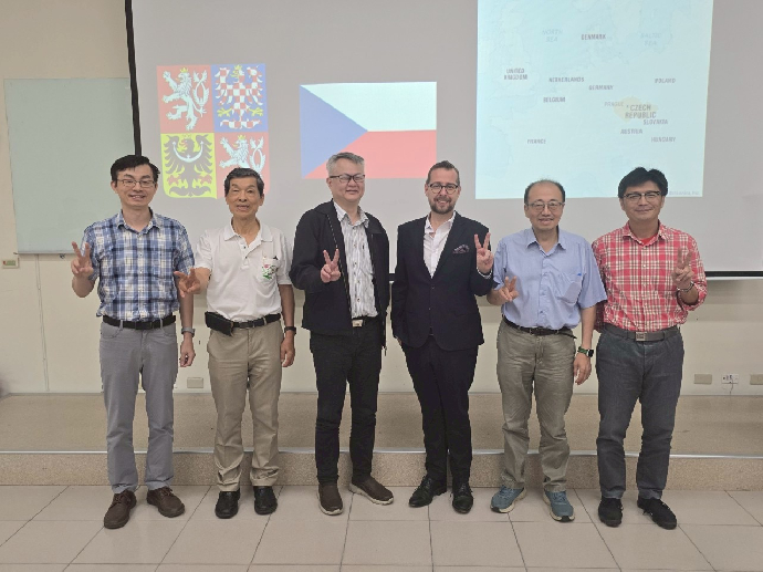 捷克經濟文化辦事處代表Mr. David Steinke 分享捷克對全球科學的貢獻與台捷合作新契機