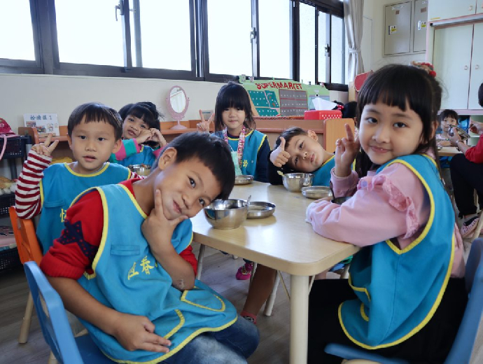 「餐桌推回產地」，免費學餐仍應採用安全健康食材