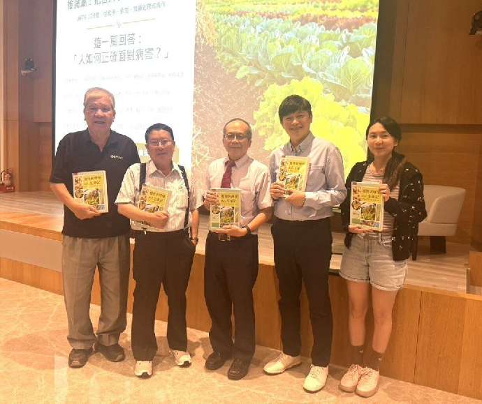 興大終身特聘教授黃振文所著植物病理學的人生筆記 值得一讀的實用參考書