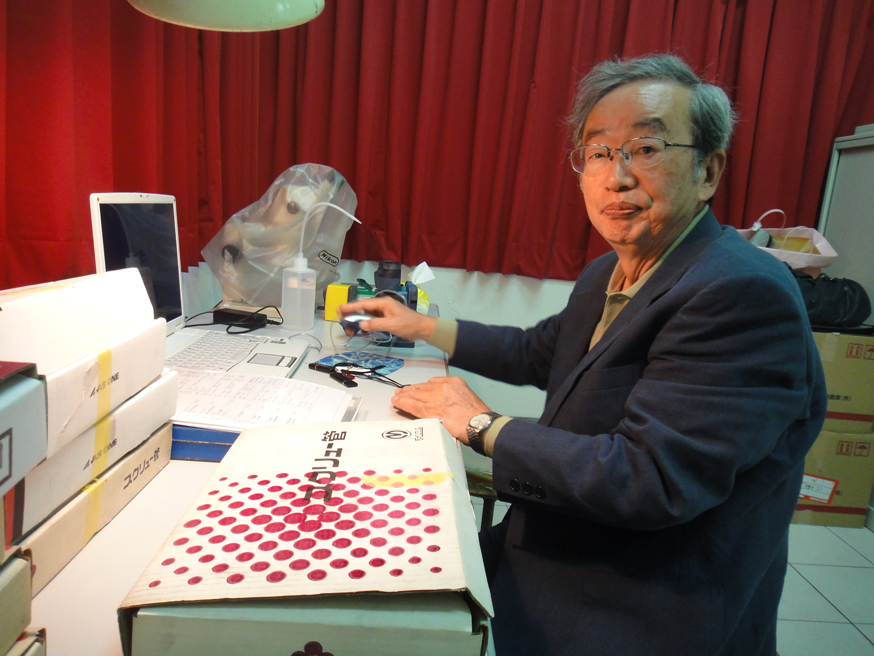 八田教授今年第三度捐贈昆蟲標本。