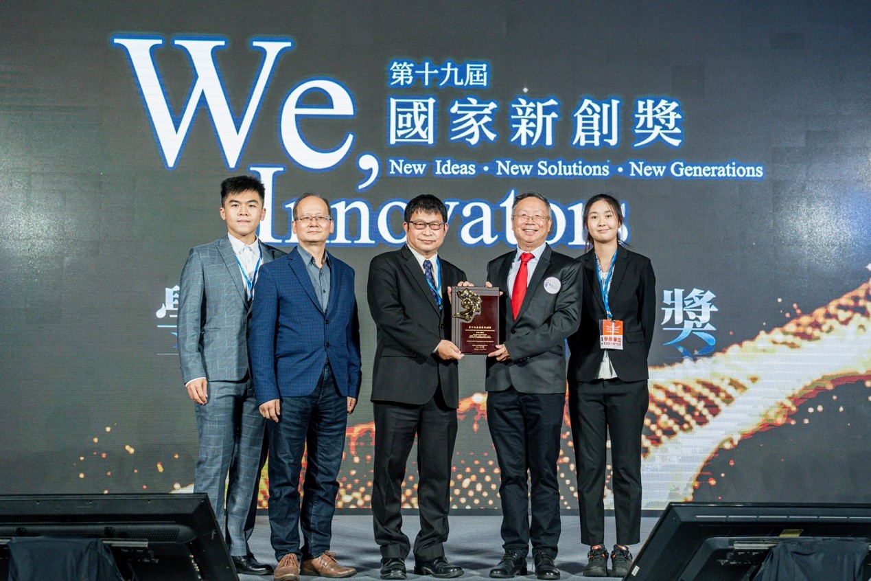 興大林耀東（右2）團隊榮獲國家新創獎